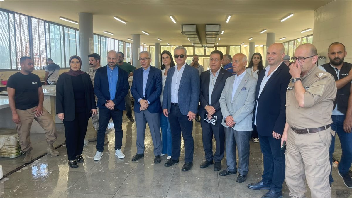 وزير الإقتصاد عامر بساط جال في سوق السمك وميناء الصيادين وسوق صيدا التجاري وتفقد غرفة التجارة والصناعة والزراعة في صيدا والجنوب
